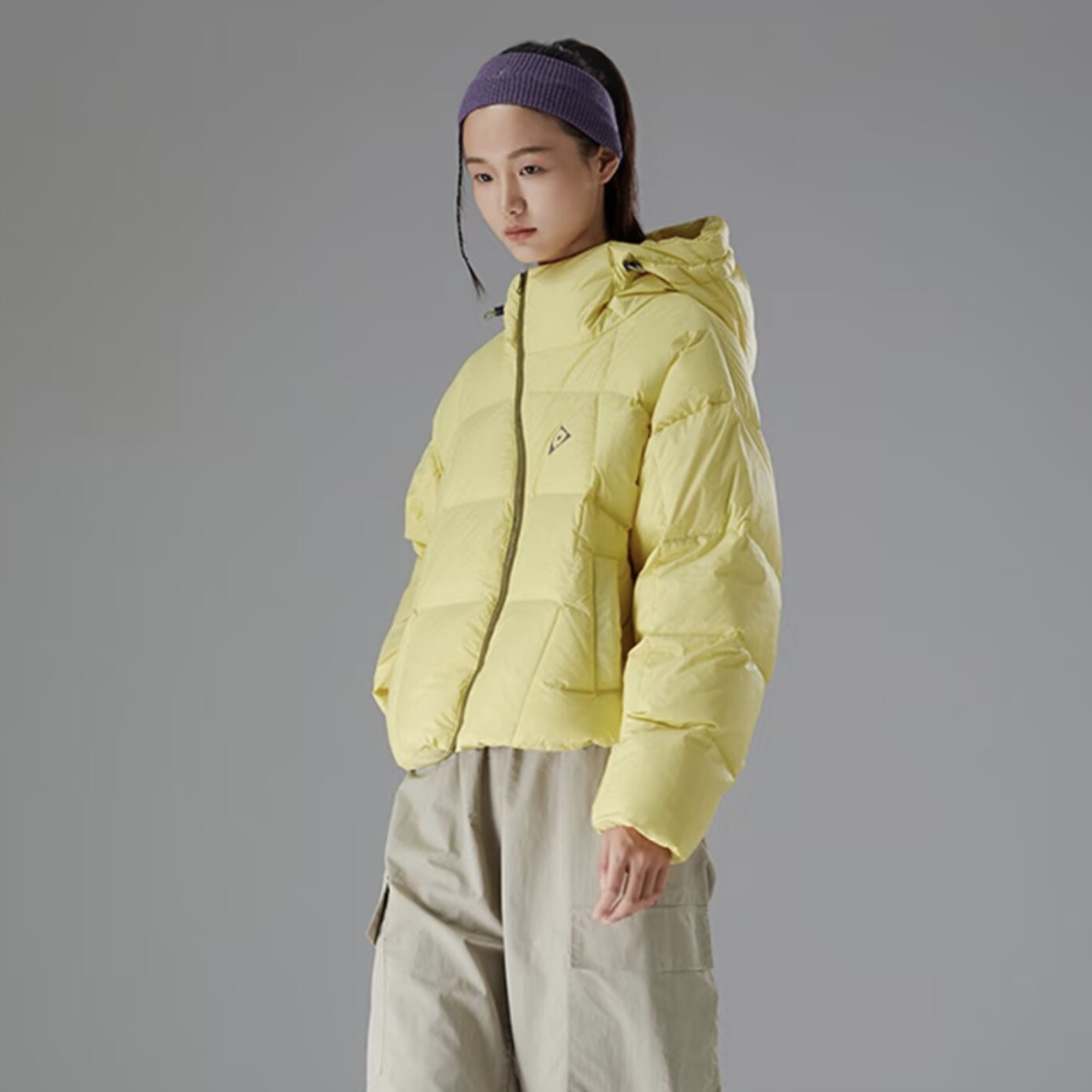 TRIP&CO羽绒服女简约时尚保暖舒适不对称撞色拉链短款连帽羽绒服