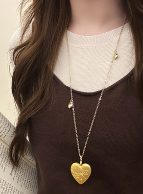 韩系ins风字母印花金属爱心吊坠项链女轻奢高级感毛衣链百搭颈链