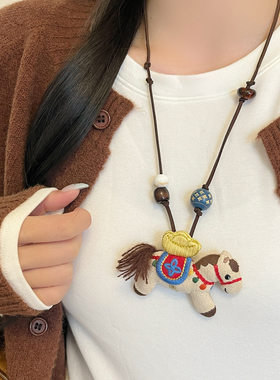 复古可爱红色小马吊坠串珠项链女本命年刺绣毛衣链小众设计锁骨链