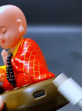 太阳能充电车载小和尚摆件灯