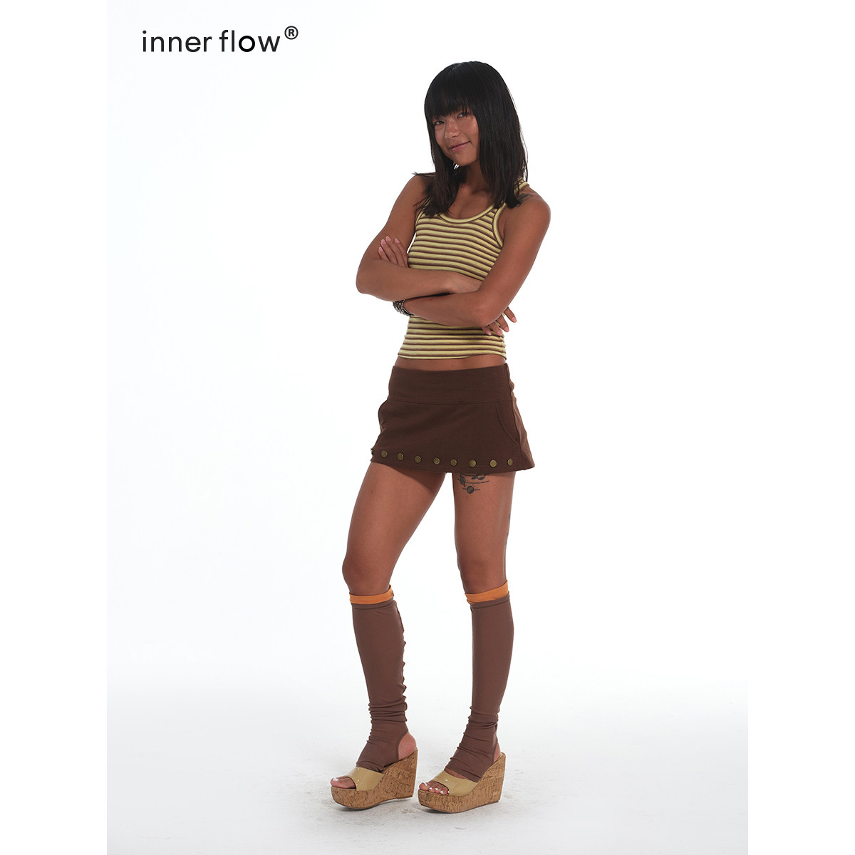 INNERFLOW｜摩卡慕斯 复古运动感黄棕条纹烫钻背心铆钉低腰半身裙,淘宝优惠券,粉丝福利购,淘宝优惠卷