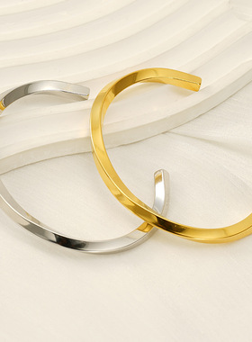 跨境钛钢镀真金扭曲开口手镯女欧美小众设计简约个性情侣手环饰品