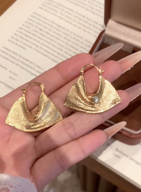 爆闪老钱风金色钱袋子耳扣女