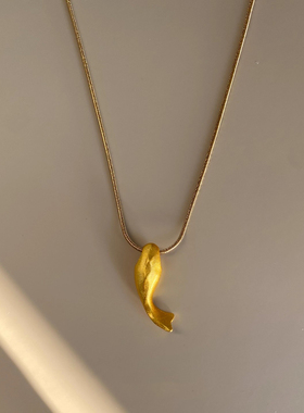 不掉色金色锦鲤小鱼项链女