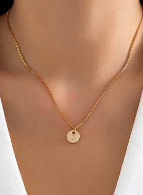 欧美热卖ins简约26英文字母吊坠项链 个性雕刻小圆牌项饰品女