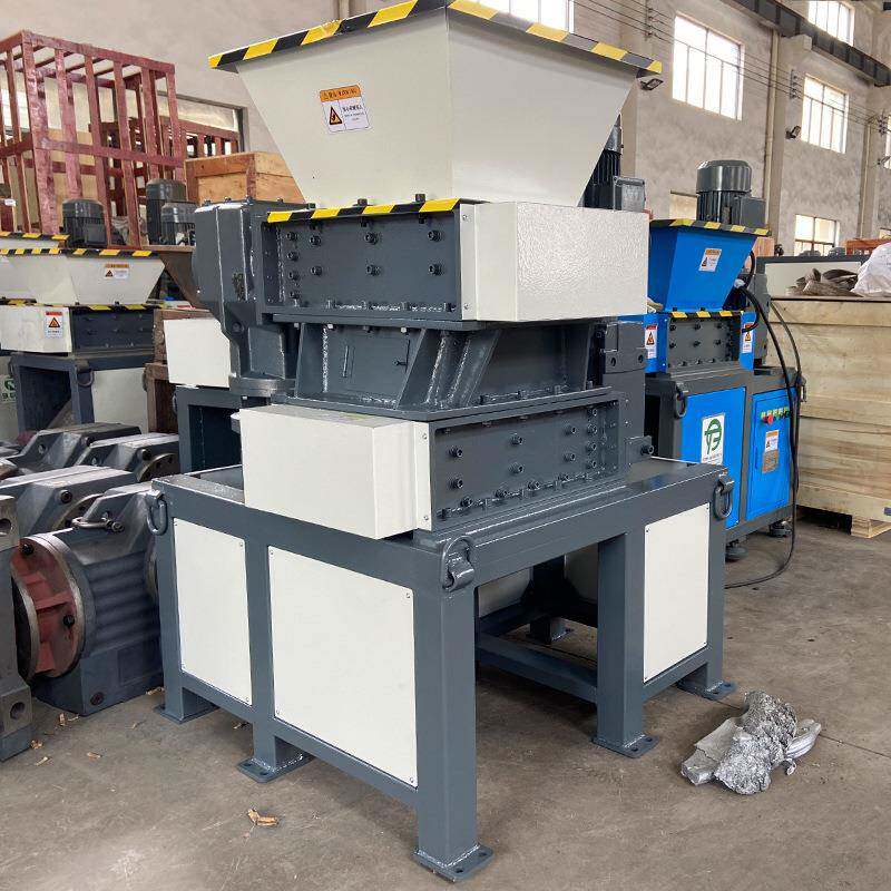 Small four-axis plastic shredder wood metal can small particle crusher domestic waste shredding chassis