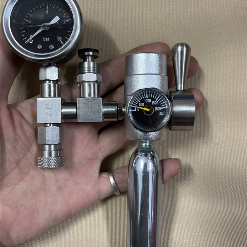 星粒3气动上接式恒压阀带压力表按压式泄压阀全不T锈钢配件小扳手 - 图0