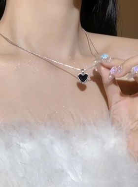 黑色爱心锁骨链女2025年夏季新款气质小众设计感蛇骨链简约百搭潮