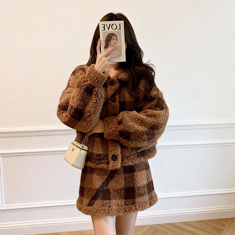 秋冬新款千金风泰迪毛绒套装女秋冬显瘦高级感大码格子两件套2026,淘宝优惠券,粉丝福利购,淘宝优惠卷