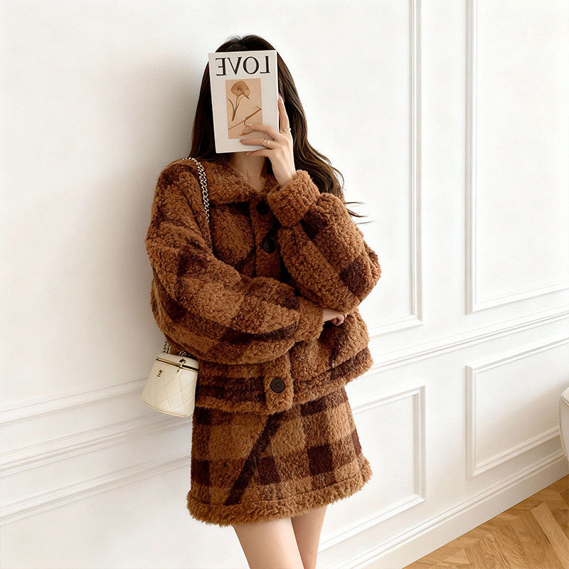 秋冬新款千金风泰迪毛绒套装女秋冬显瘦高级感大码格子两件套2026,淘宝优惠券,粉丝福利购,淘宝优惠卷