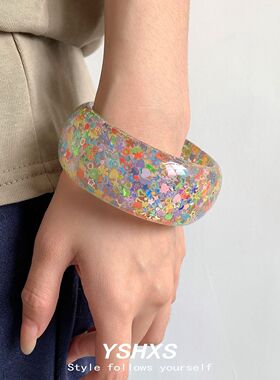 亮片闪粉树脂圆宽手镯炫彩色糖果小众设计手环欧美风树脂跨境夸张