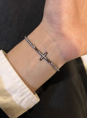 「暗黑骑士」甜酷风满钻十字架黑色手链小众设计爆闪可抽拉手饰女