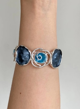 蓝色玫瑰花镂空手链女款轻奢小众精致高级感复古手饰2025年新款潮