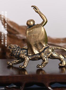 铜伏虎罗汉摆件收藏古玩桌面禅意摆设实心小铜人黄铜彷古十八罗汉