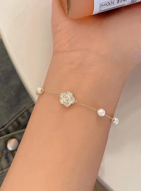 奶欲初恋珍珠花朵项链女轻奢小众毛衣链锁骨链设计感级颈链配饰