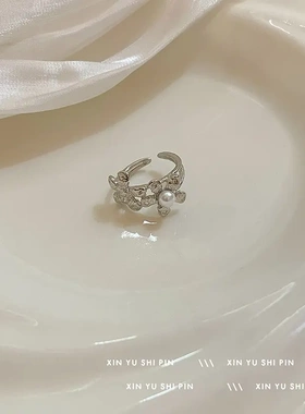 日韩温柔气质花朵仿珍珠戒指女小众甜美百搭通勤指环食指戒指