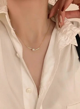秋冬轻奢项链女ins法式轻奢小众设计几何交叉锁骨链