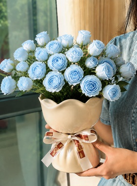 轻奢陶瓷玫瑰花瓶手捧花束造型