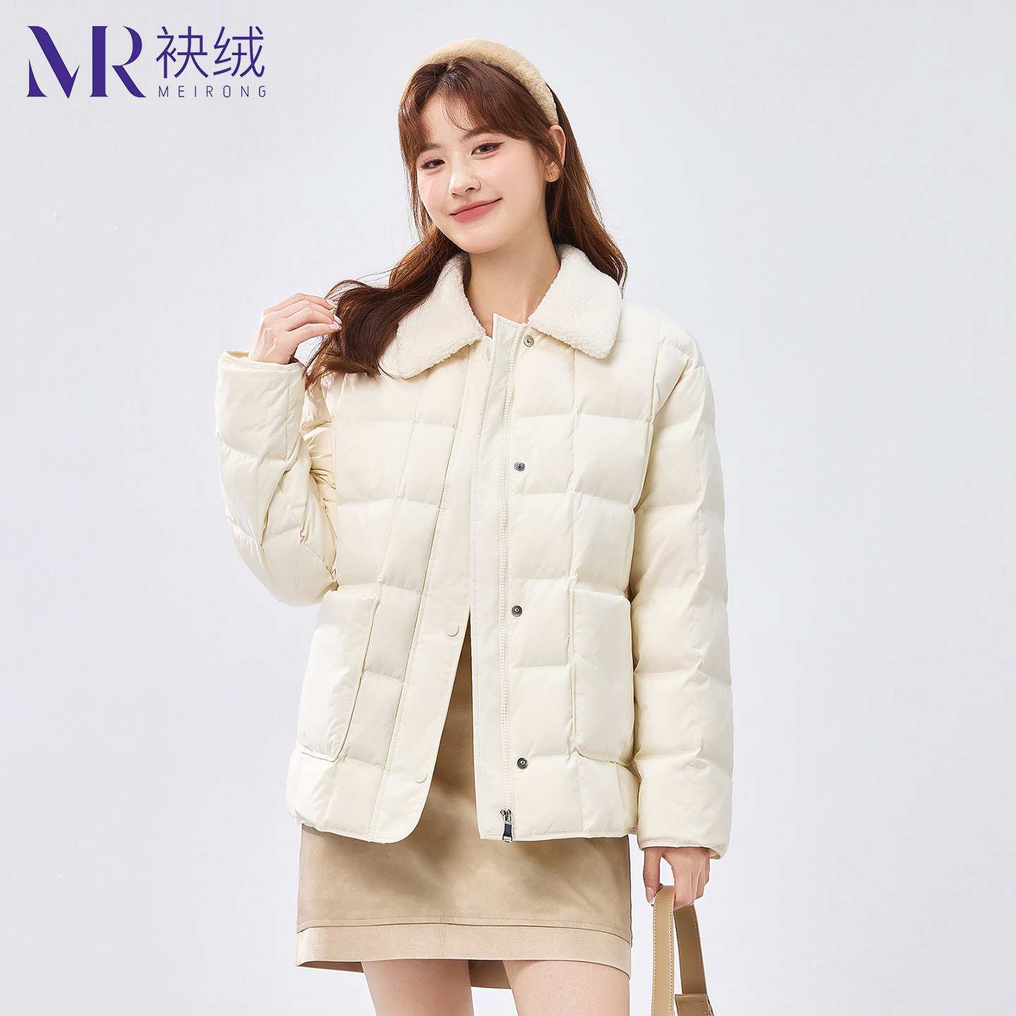 袂绒羽绒服女短款2025新款羊羔绒翻领撞色设计小个子冬季保暖外套