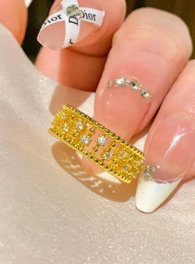 金店同款沙金仿真金满天星镂空碎钻戒指女ins风高级拉丝指环叠戴