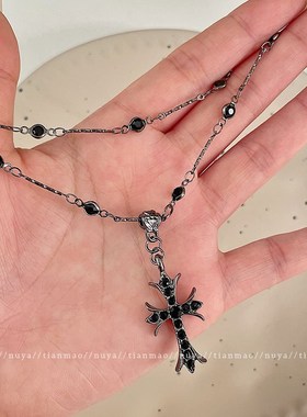 枪黑色十字架项链女2025新款甜酷辣妹风双层叠戴锁骨链高级感颈链