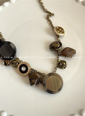 中式美拉德高级感黑金木纹虎眼石项链复古黄铜做旧钮扣锁骨毛衣链