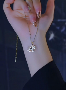 2026新款金色小马吊坠项链女款毛衣链大气高档高级感马年配饰爆款