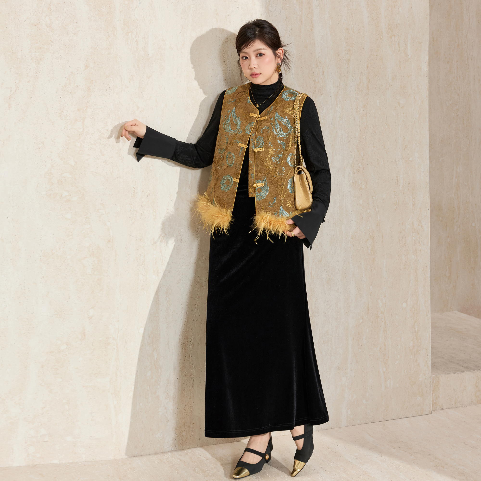 蓝语大码新中式提花鸵鸟毛马甲高领修身针织衫丝绒鱼尾半身裙套装 - 图1