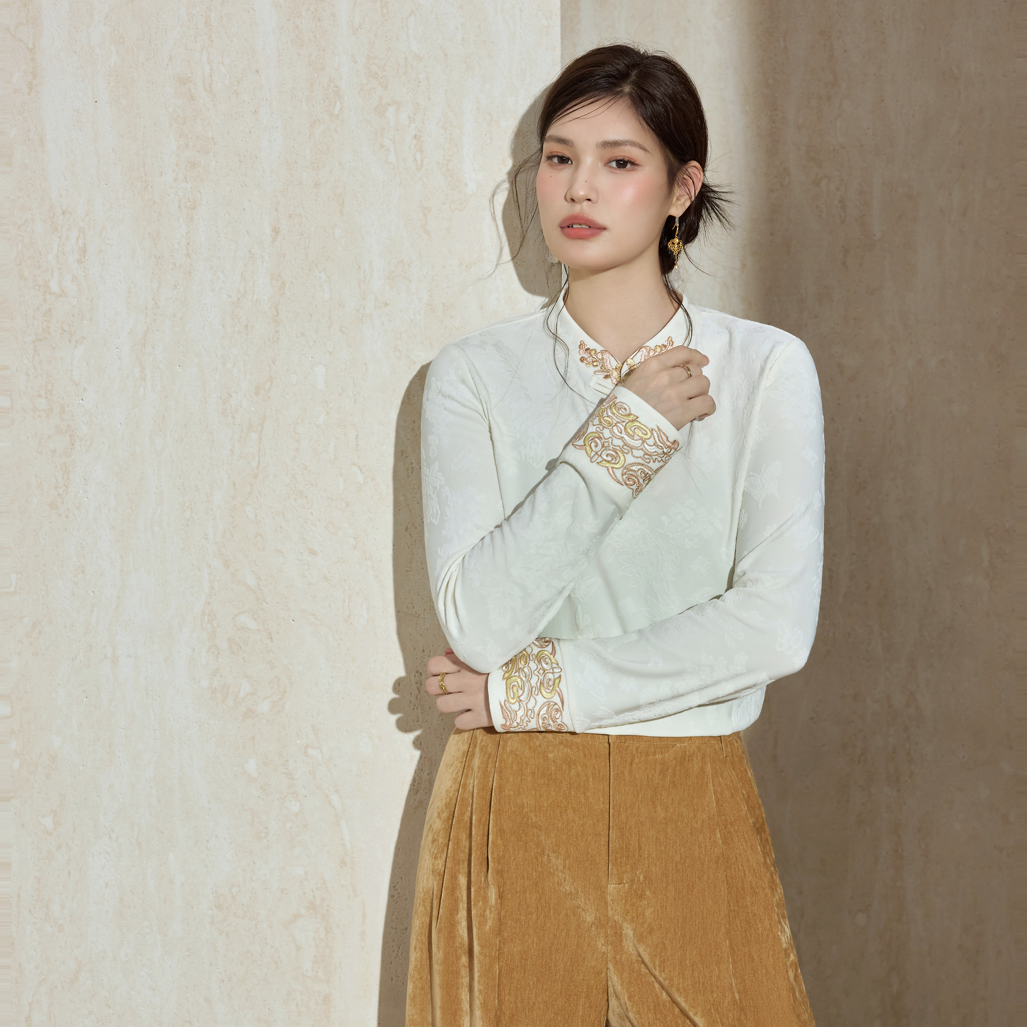 蓝语大码新中式国风立领绣花加绒打底衫冬季保暖内搭修身上衣T恤 - 图0