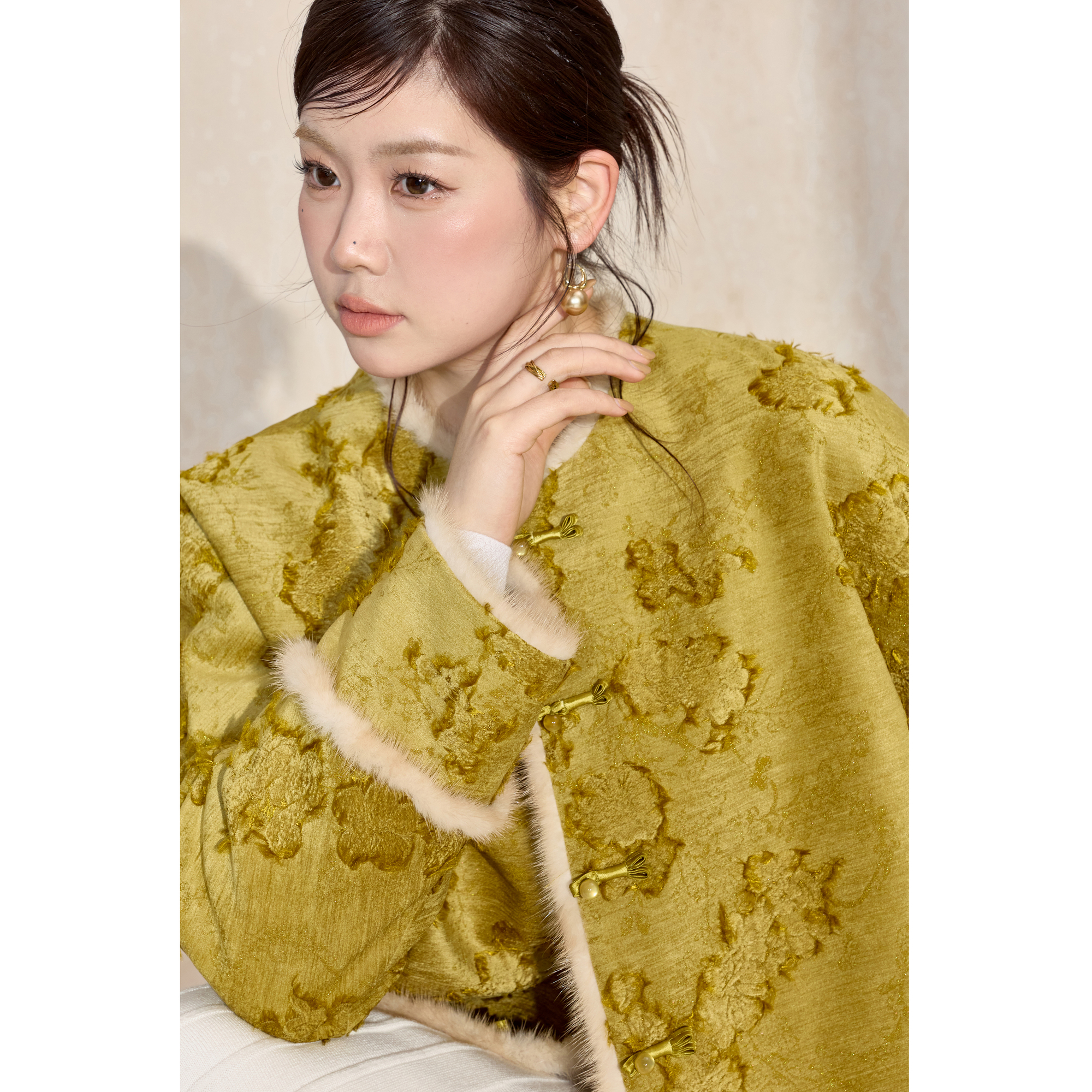 蓝语大码新中式亮丝剪花羽绒服2025冬季新款国风水貂毛保暖短外套 - 图0