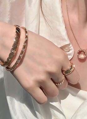 韩秀娜菱格纹手镯女镀18K金镶钻小香风轻奢叠戴高级感不掉色镯子