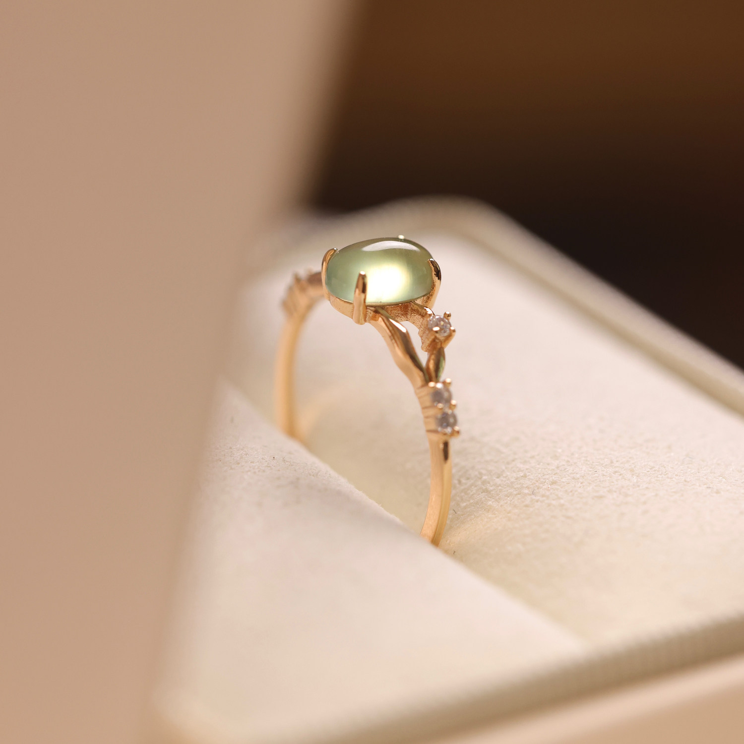 Luosheng <Wangyou> Natural Prehnite Colored Stone Elegant and Exquisite Light Luxurious Silver Gold-plated Ring Gift for Best Friend