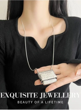 中古编织包包吊坠长项链女款2025新款高级感轻奢小众气质脖子配饰