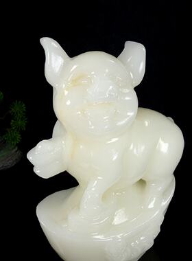 天然汉白玉发财猪摆件纯手工雕刻十二生肖猪办公室客厅招财装饰品