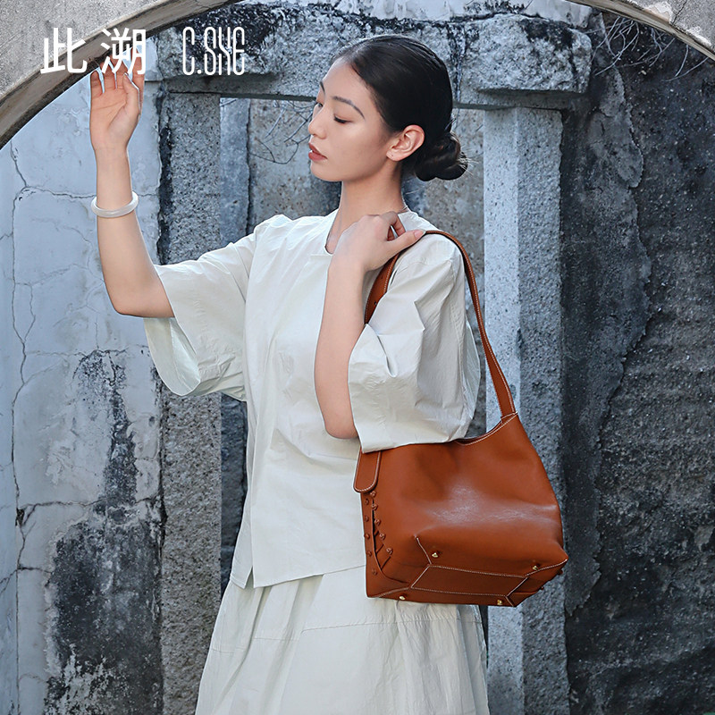 此溯头层植鞣牛皮手缝大容量水桶包新中式复古简约单肩斜挎手提包,淘宝优惠券,粉丝福利购,淘宝优惠卷