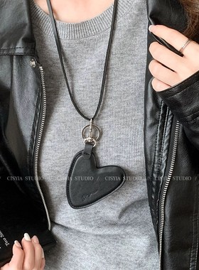 皮质可爱小猫长款挂脖毛衣链女春天项链高级感配饰挂饰卡套装饰