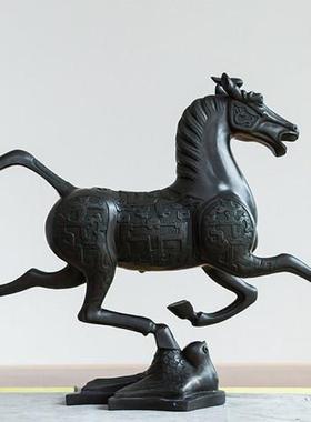 马踏飞燕摆件仿青铜奔马金属工艺品办公桌玄关装饰品马到成功礼物
