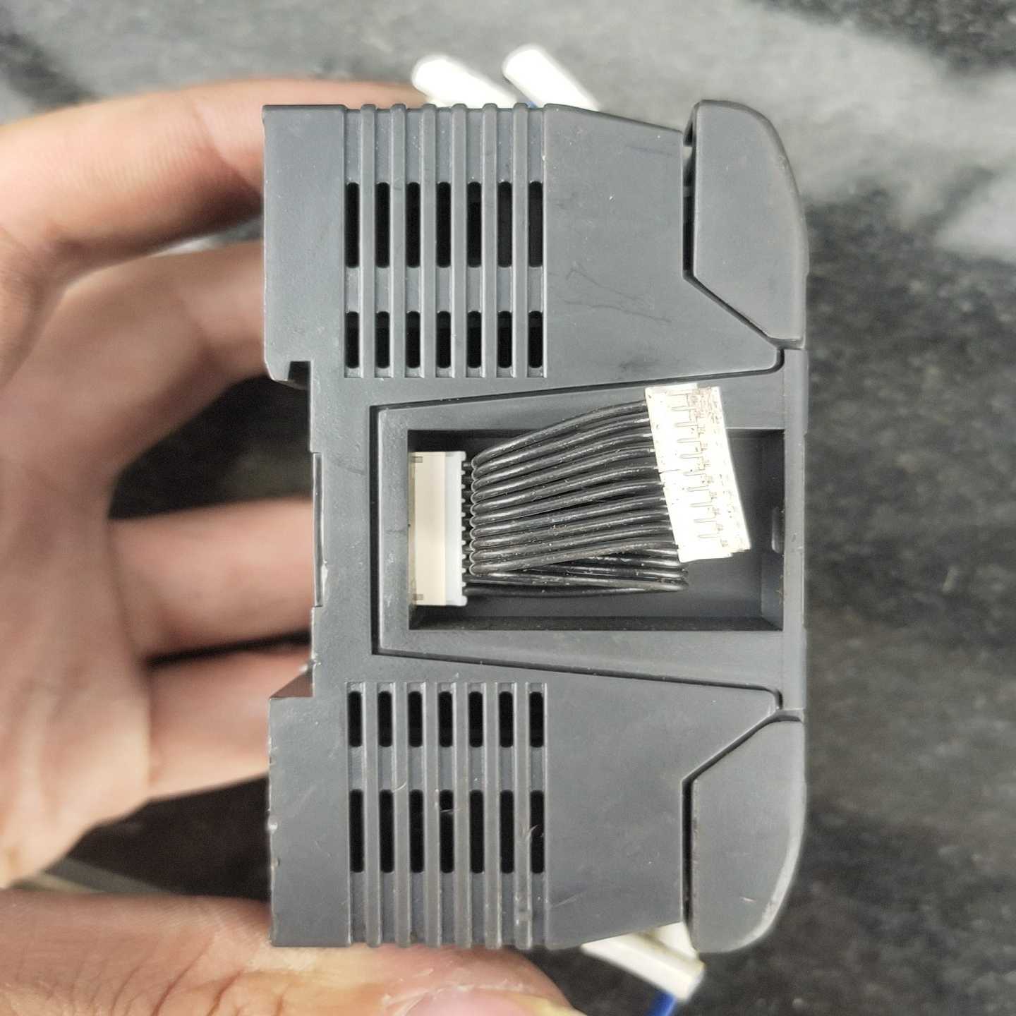 KEYENCE module KV-E4XR8 is in new condition or above. Inquiry