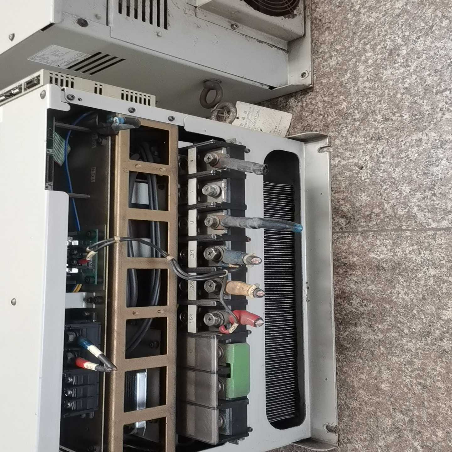 询价~安川SGDH-2BAE/22KW30KW伺服电机多套功能正常 - 图1