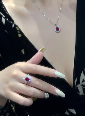 高级感气质2克拉红宝石戒指圆钻显白鸽血红围镶镶钻通勤彩宝戒子