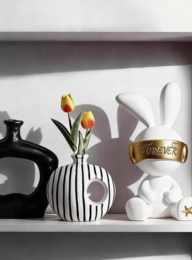 现代简约创意卡通兔子装饰摆件家居客厅入户玄关电视柜轻奢装饰品