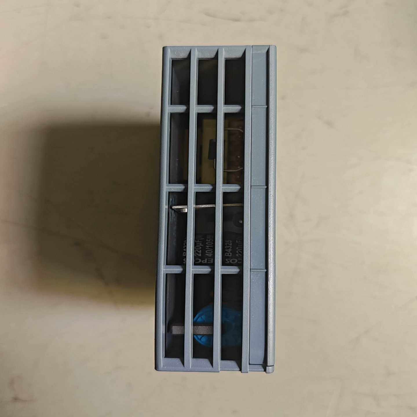 询价~安川变频器，CIMR-VB4A0007BBA重载2.2KW， - 图1