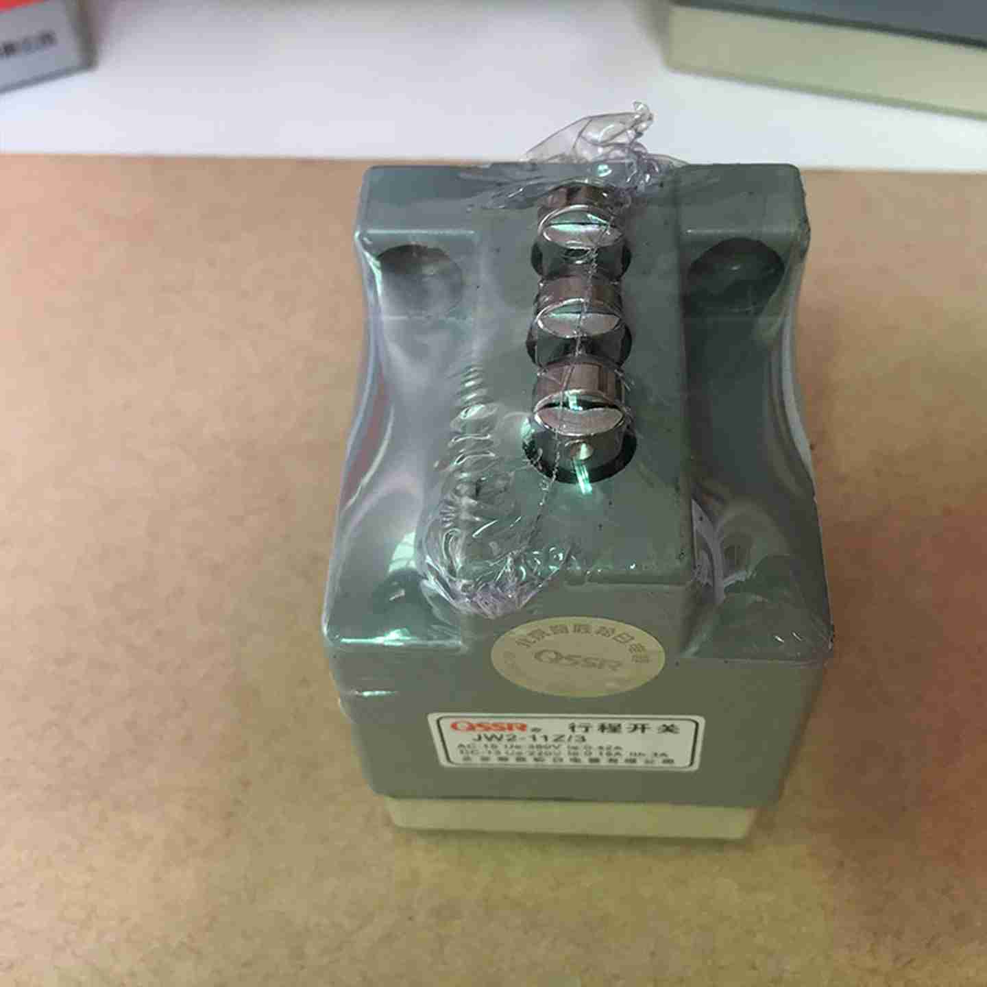 议价-QSSR行程开关机床限位开a关JW2-11Z/3三联滚轮 - 图2