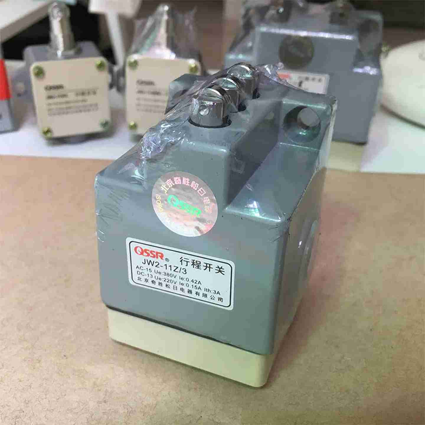 议价-QSSR行程开关机床限位开a关JW2-11Z/3三联滚轮 - 图0