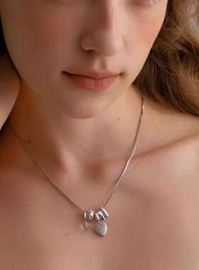 白山茶的香颂曲小众设计银色爱心项链气质日常百搭精致优雅锁骨链