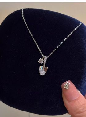 轻奢锆石铲子吊坠项链女小众设计感气质精致时尚日常百搭锁骨链