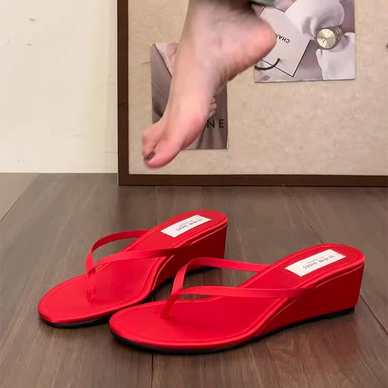 高级感黑色夹趾人字拖鞋女2025夏季新款法式休闲百搭坡跟厚底凉拖,淘宝优惠券,粉丝福利购,淘宝优惠卷