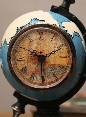 创意树脂地球仪摆件时尚客厅书房办公室桌面装饰多功能钟表存钱罐