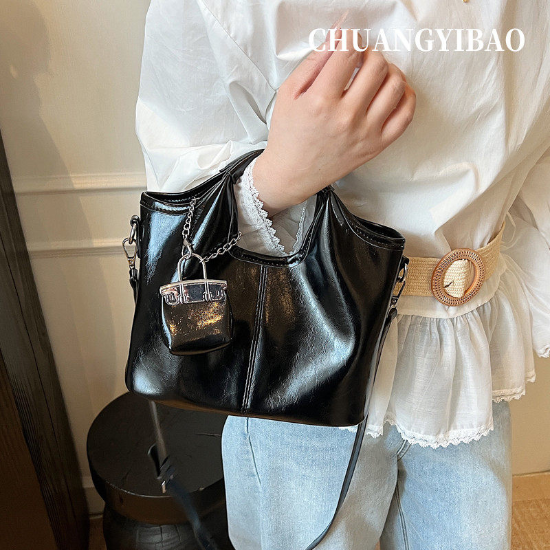 斜挎包女包2025新款银色珍珠链条包高级感小众百搭通勤手提水桶包,淘宝优惠券,粉丝福利购,淘宝优惠卷