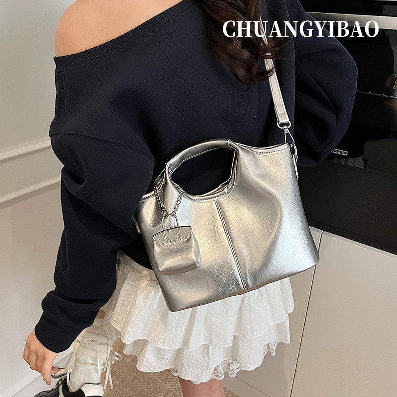 斜挎包女包2025新款银色珍珠链条包高级感小众百搭通勤手提水桶包,淘宝优惠券,粉丝福利购,淘宝优惠卷